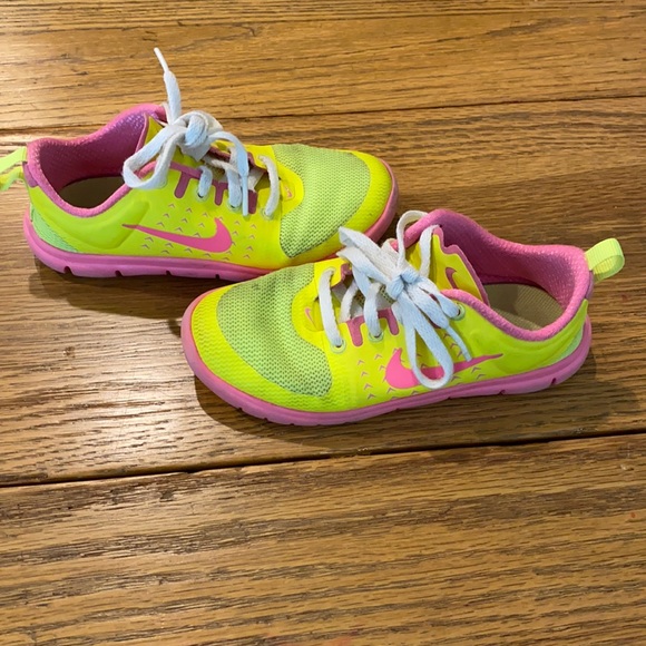 Nike size 11c super lightweight girls pink and yellow - Picture 1 of 11